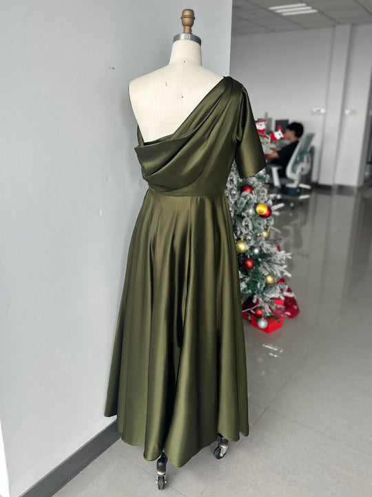 Robe A-line épaule dénudée, volants, longueur cheville, pour cérémonie ou soirée festive.