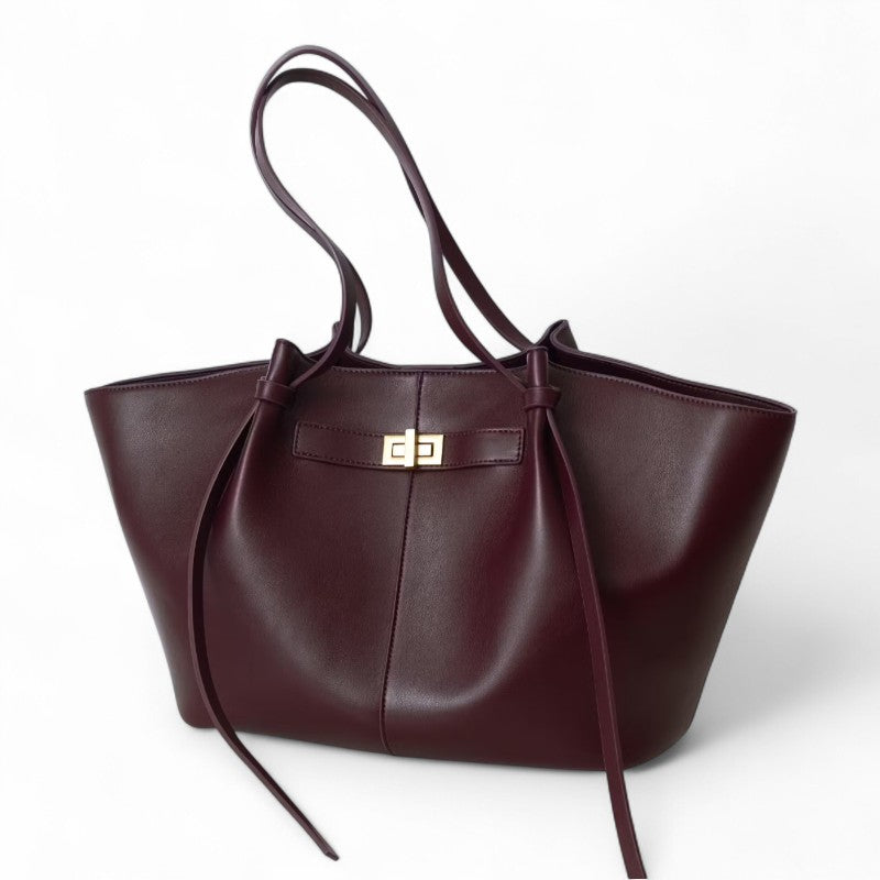 Accessoire de mode féminin : sac à main grand et élégant, parfait pour le bureau ou un style de vie actif.