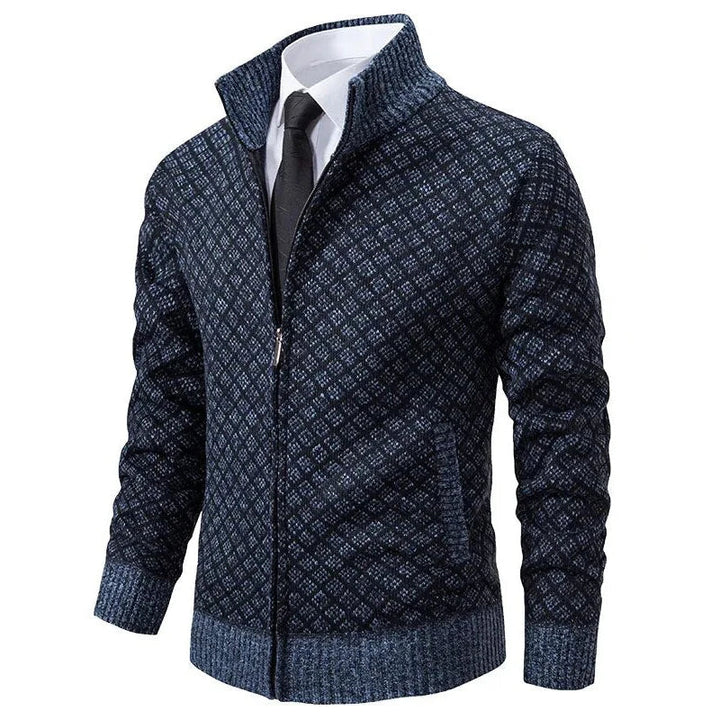 Cardigan homme zippé col montant jacquard, élégant. Parfait pour un style casual chic automne.