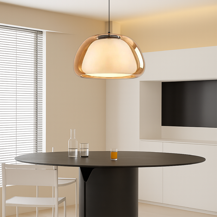 Suspension design Jelly pour intérieur, verre contemporain, apporte une touche d'éclairage unique et chic.