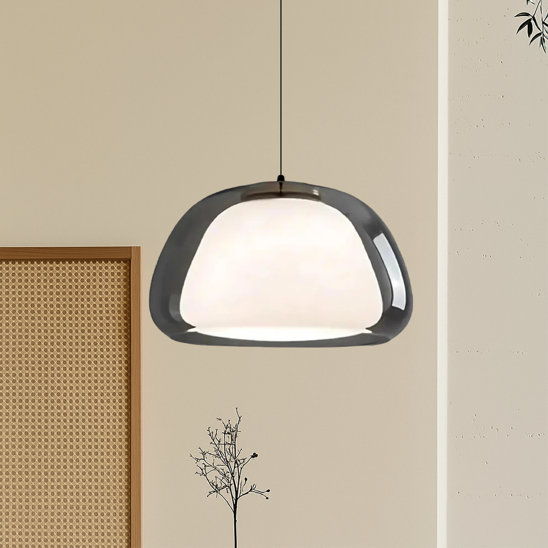 Suspension de plafond Jelly en verre opalin, design moderne et minimaliste pour éclairer avec style.