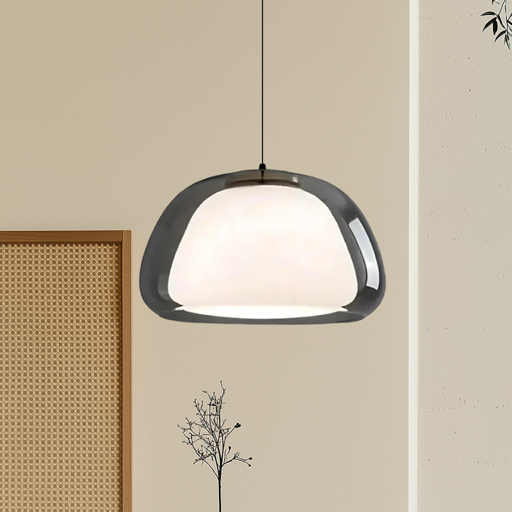 Suspension de plafond Jelly en verre opalin, design moderne et minimaliste pour éclairer avec style.