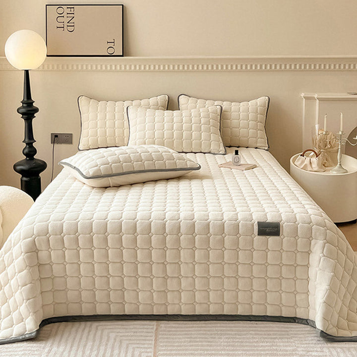 Jeté de lit doux et moderne, texture carrée, parfait pour ajouter du confort et du style à votre pièce.