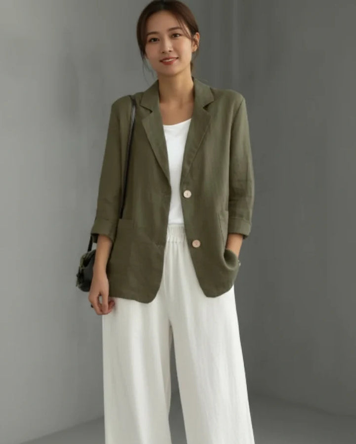 Veste femme élégante et casual à bouton unique. Un blazer léger pour la mode printemps/été, chic et confortable.