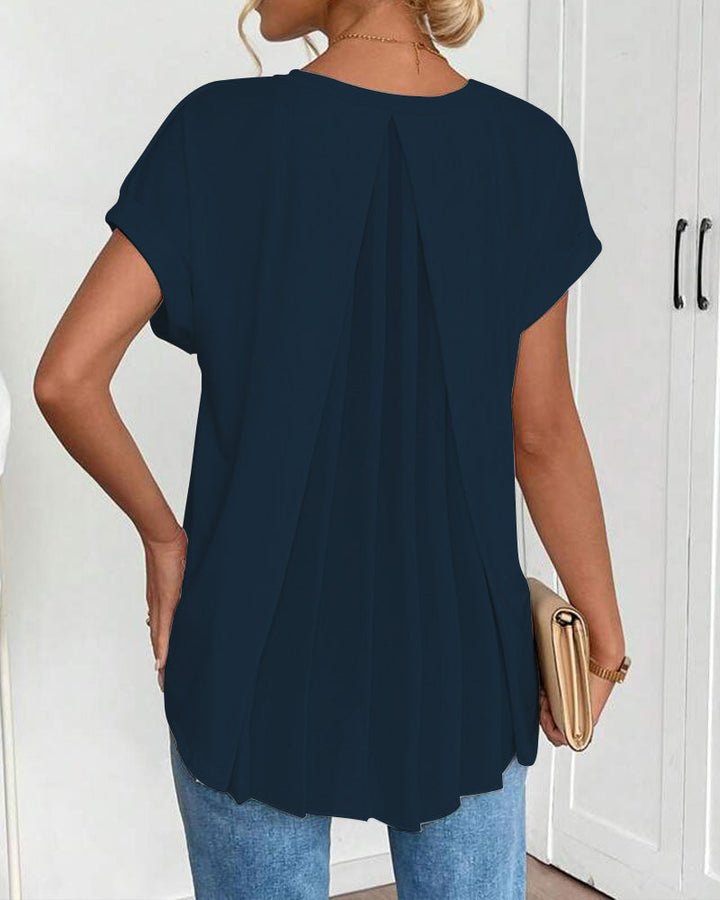 Blouse élégante à manches courtes pour femme, plissée. Idéale pour le bureau ou une tenue décontractée.