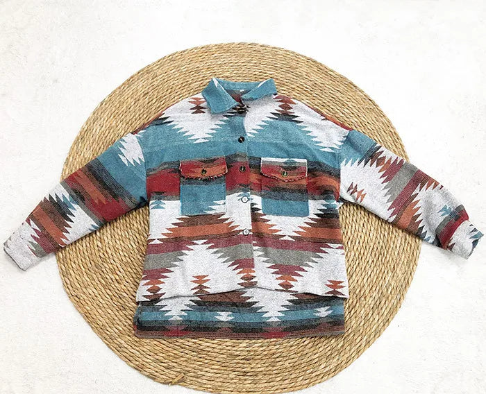 Veste jean femme confortable, motif Aztec vintage. Style original pour mode automne.
