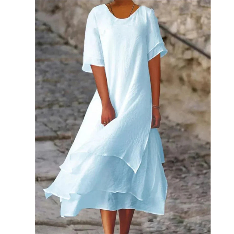 Robe chic et confortable pour femme, style fluide, idéale pour diverses occasions et un look féminin moderne.