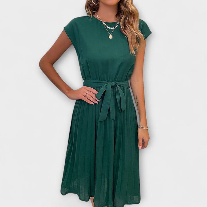 Robe midi élégante pour femme, coupe fluide, parfaite pour l'été et les occasions chic. Confort et style assurés.