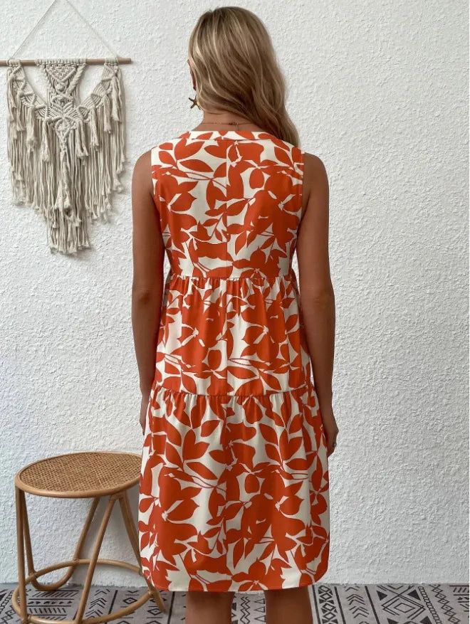 Robe d'été courte et confortable à motifs floraux, idéale pour les vacances et les journées chaudes.