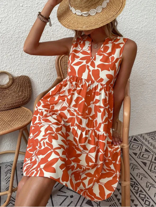 Robe florale courte et fluide pour femme avec col V, parfaite pour un look décontracté et estival.