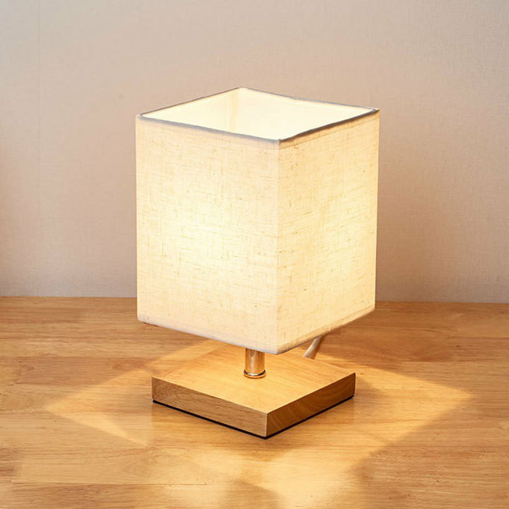 Lampe de table minimaliste en bois et lin, diffuse une lumière chaleureuse, convient à tout type de pièce.