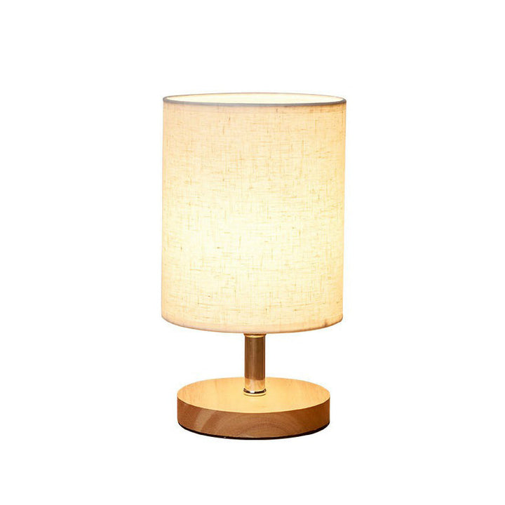 Lampe de table moderne en bois naturel et abat-jour en lin, parfaite pour éclairage de chambre ou salon.