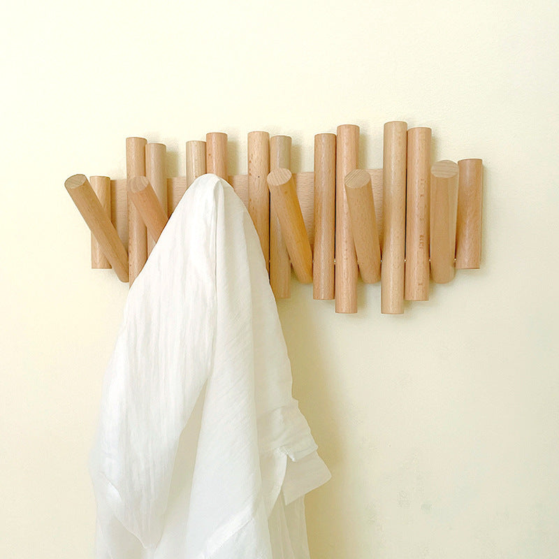 Porte-manteau mural design moderne et élégant, solution rétractable pour un gain de place optimal dans votre entrée.