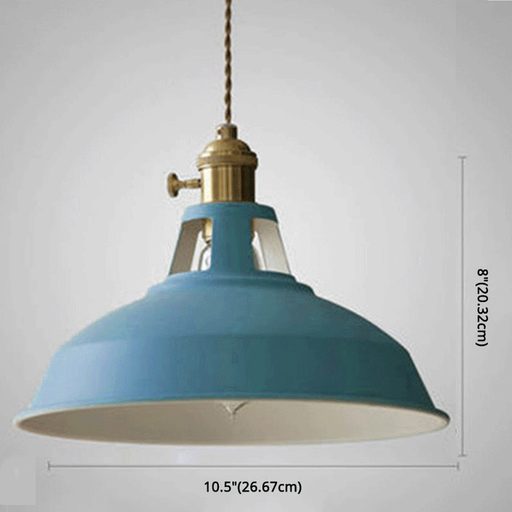 Luminaire suspendu style industriel rétro, parfait pour cuisine et café.