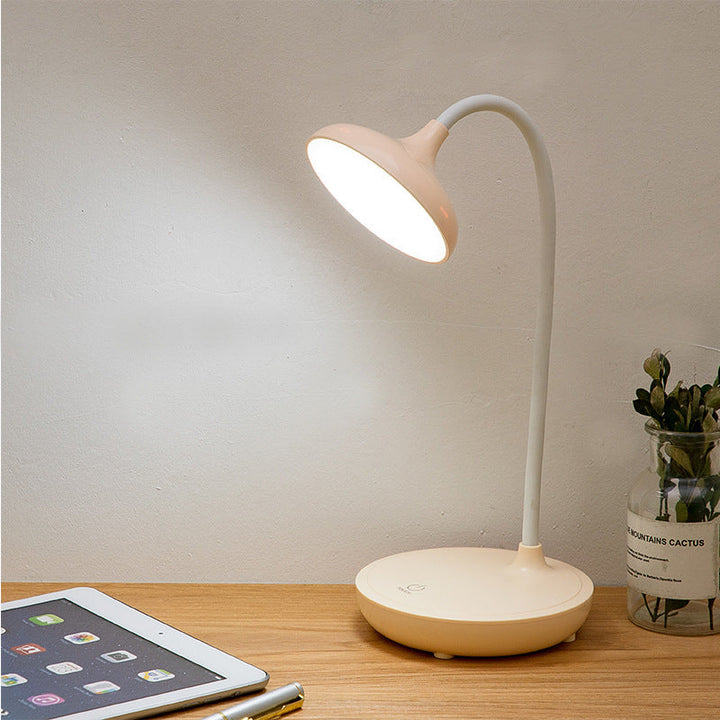 Lampe de bureau LED multicouleur, flexible et tactile, rechargeable, idéale pour ambiance personnalisée et travail.