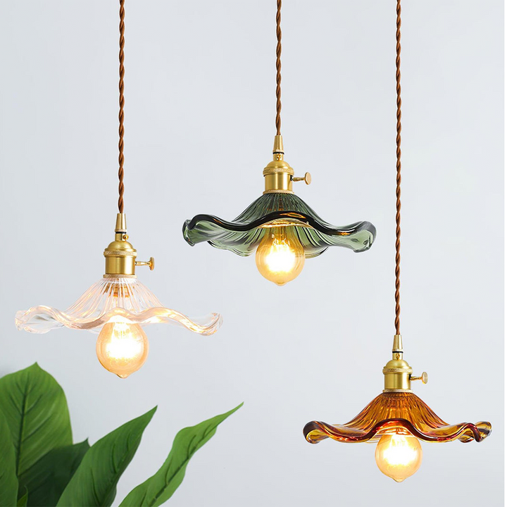 Lampe suspendue LED décorative fleur en verre, design moderne pour salon.
