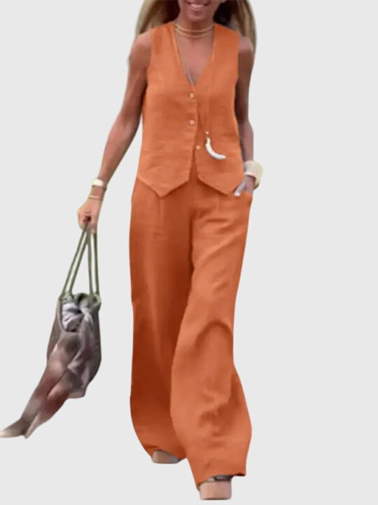 Ensemble élégant femme orange, gilet fashion et pantalon large chic. Mode féminine polyvalente pour toute occasion.