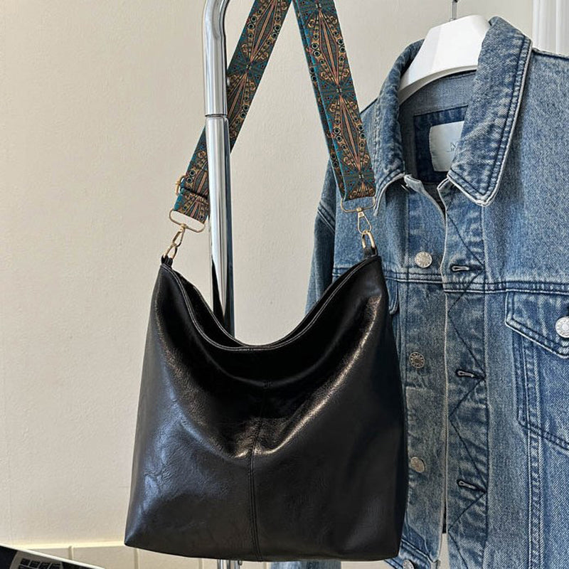 Sac bandoulière Wanda, cuir PU, design épuré, idéal pour les sorties quotidiennes.