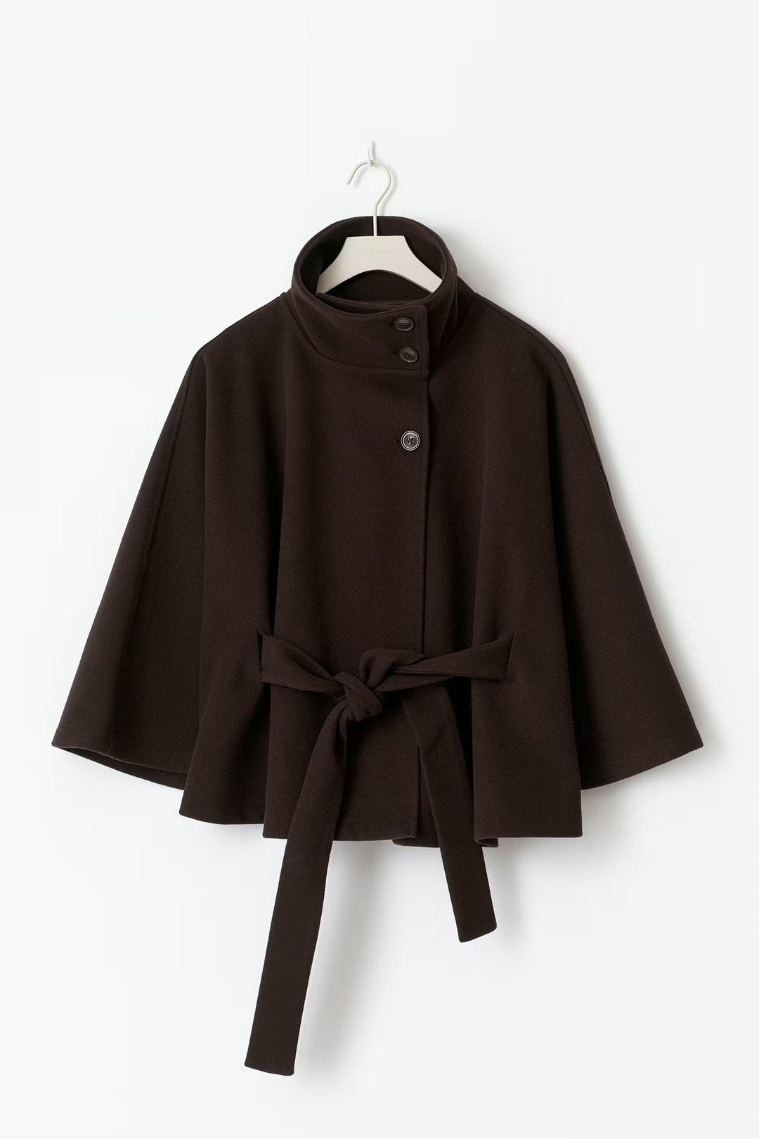 Manteau chic pour femme: cape ceinturée, col montant, élégant et parfait pour la mode.