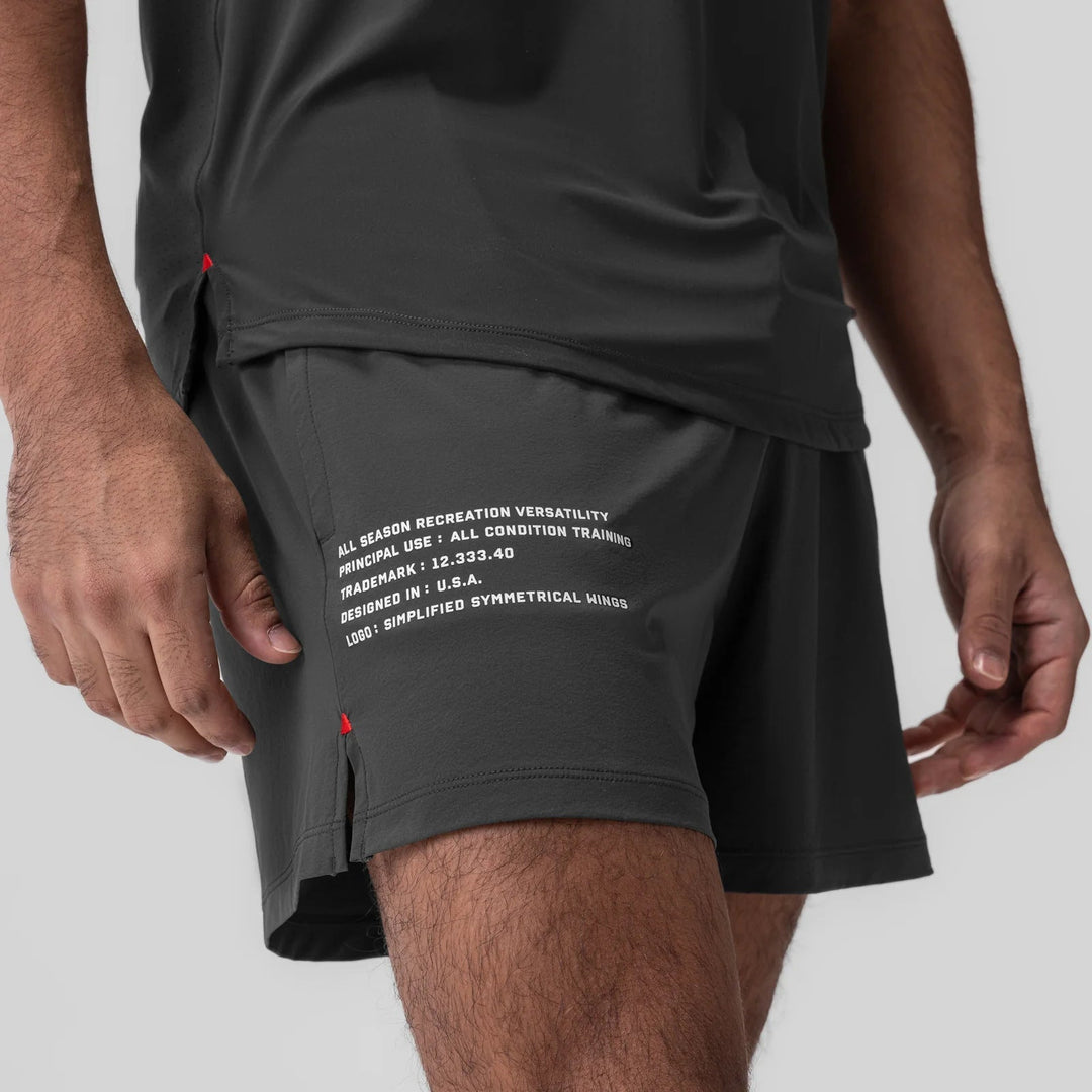 Short de sport homme, tissu technique léger pour une performance accrue et un confort optimal.