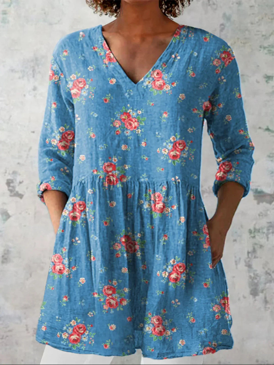 Tunique printemps/été femme, rayures graphiques, décolleté en V. Légère, longue et très chic.