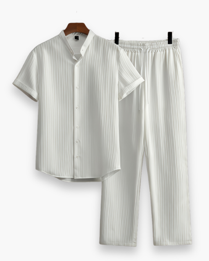 Ensemble mode masculine léger et décontracté, chemise et pantalon été respirant. Idéal pour le confort estival.