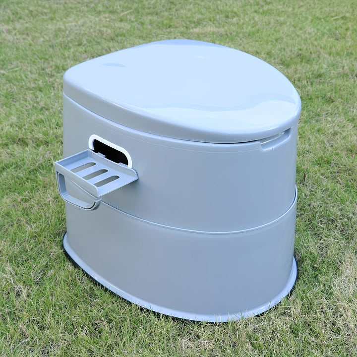 WC portable gris en PVC robuste, conçu pour le camping, le plein air et les besoins d'urgence.