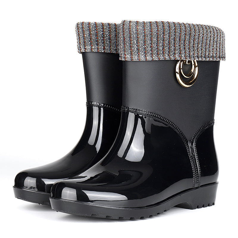 Chaussures bottes de pluie femme en caoutchouc imperméable, protègent pieds secs par temps pluvieux.