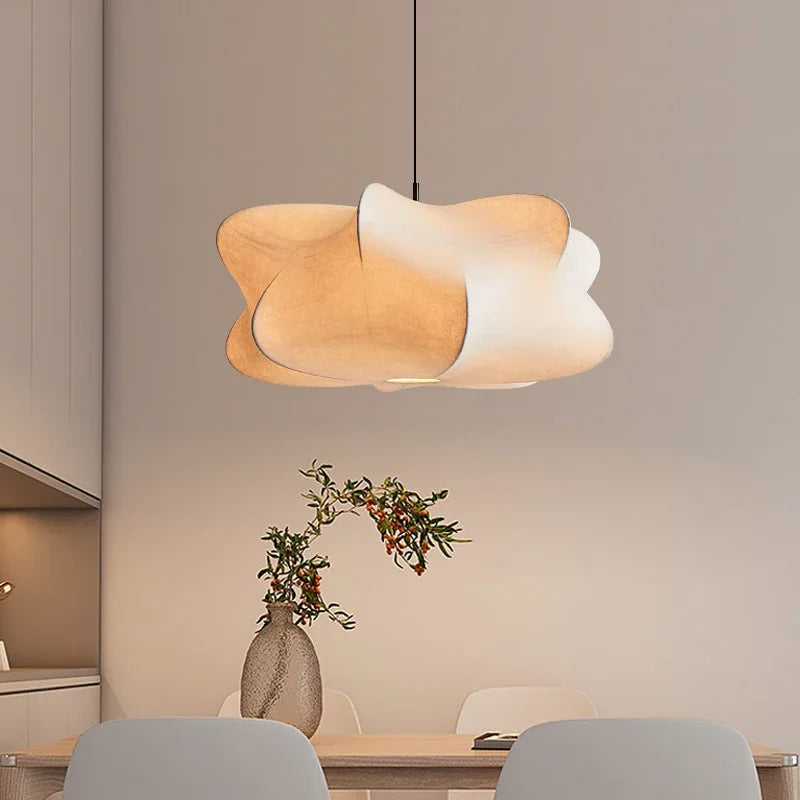 Suspension LED minimaliste moderne. Luminaire design pour un éclairage intérieur pur et contemporain.