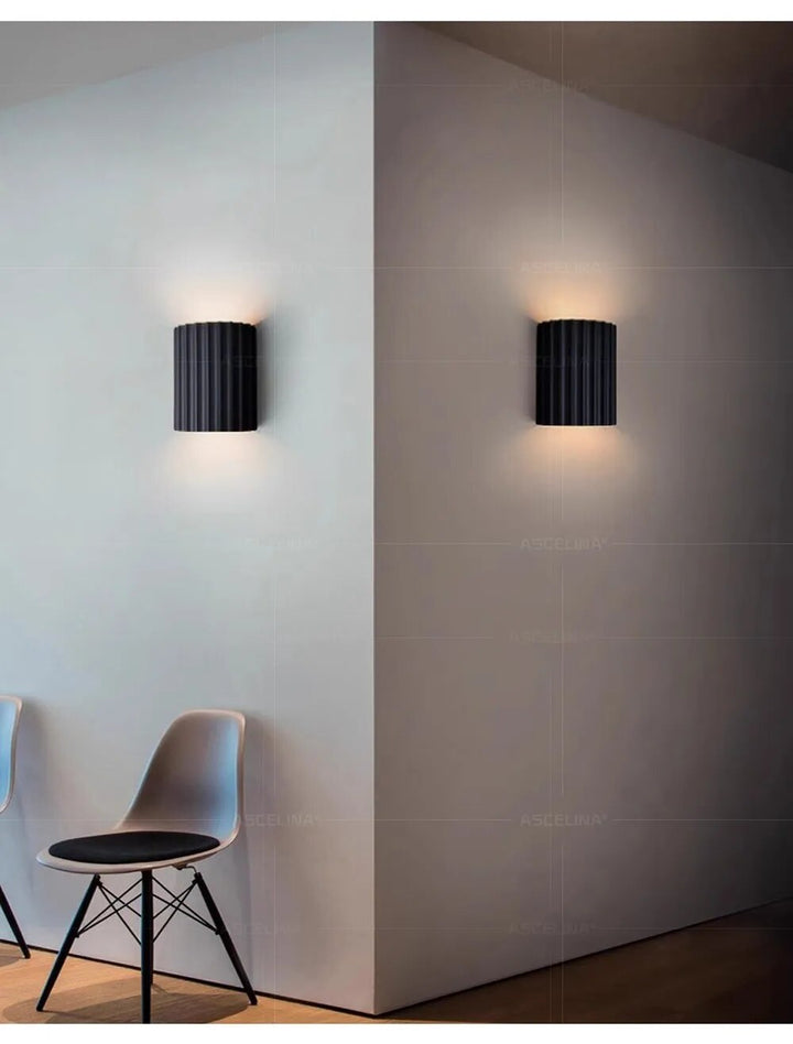 Applique murale LED en résine, style nordique, ajoutant une touche moderne à votre décor.