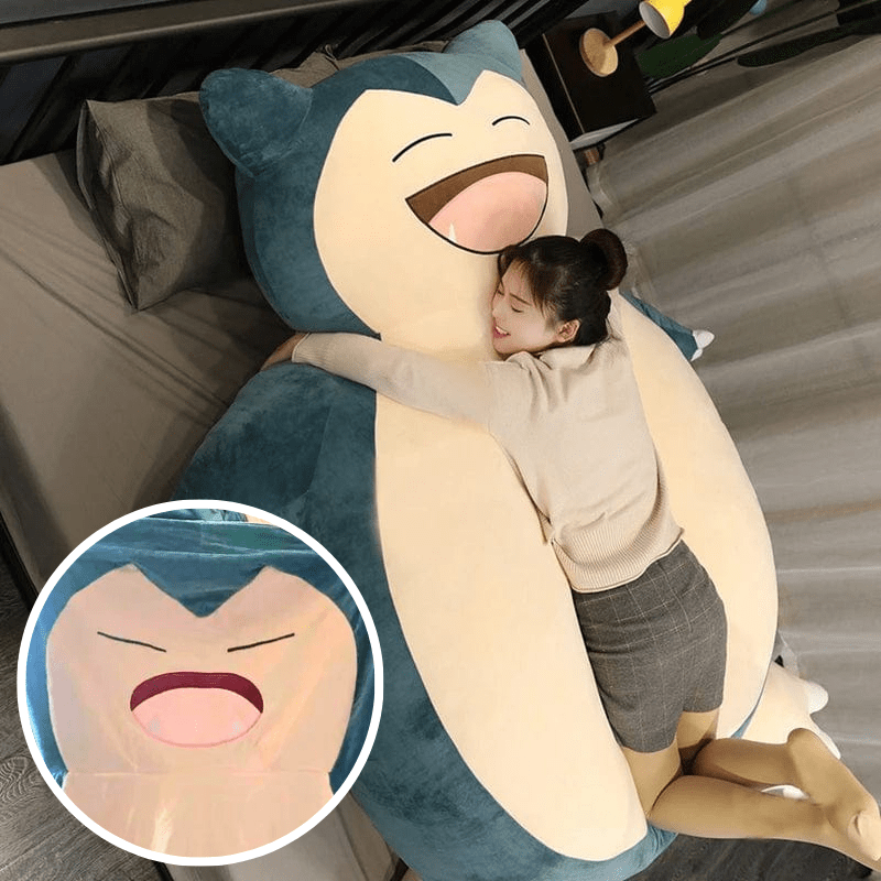 Magnifique peluche Ronflex Pokémon géante, un jouet emblématique et un doudou idéal pour la chambre d'enfant.