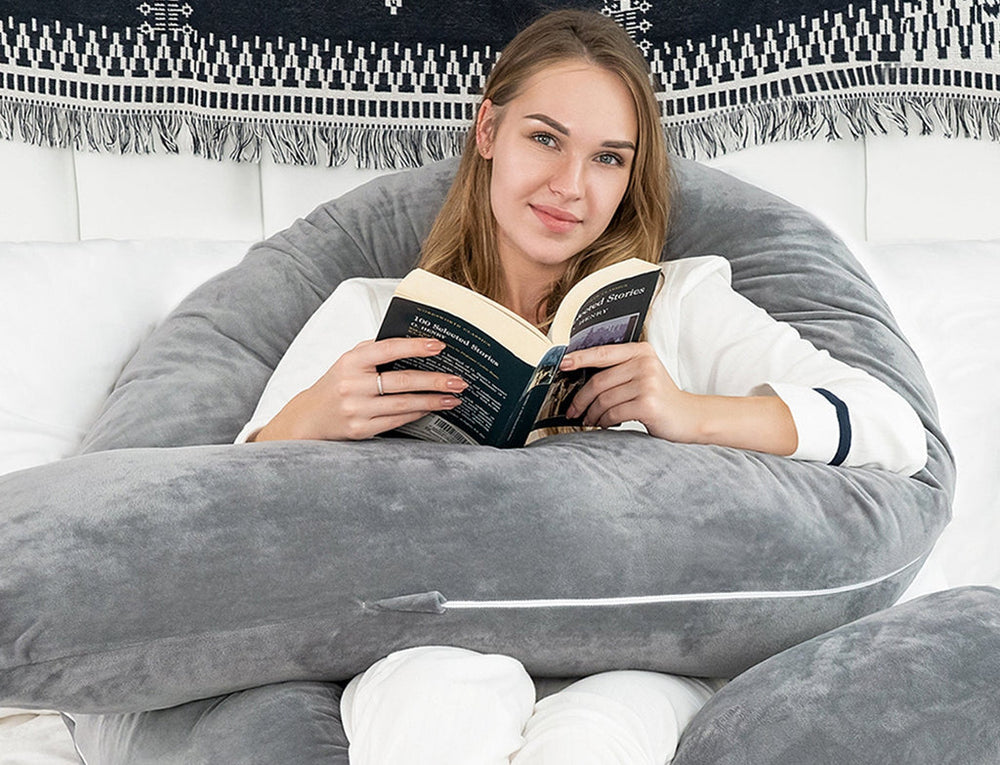 Oreiller corporel ergonomique hypoallergénique, idéal pour un soutien confortable pendant la grossesse et le sommeil.