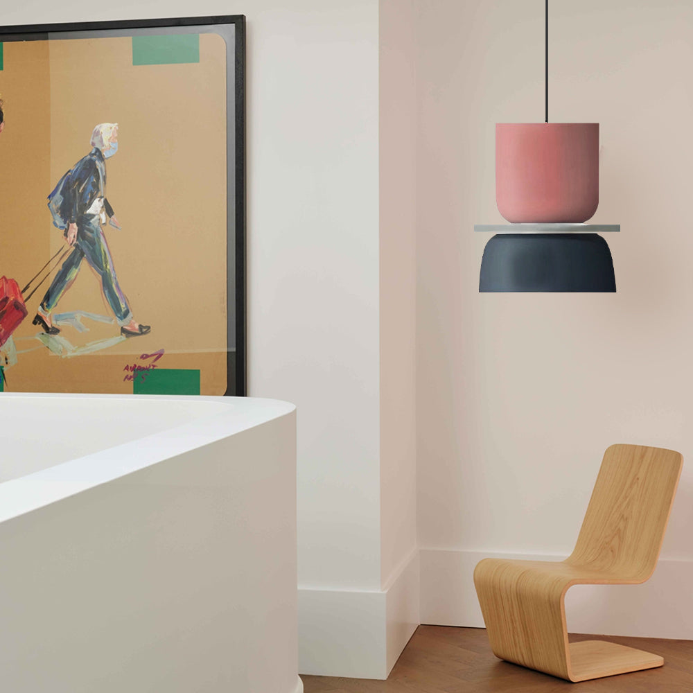 Lampe suspendue moderne, bloc de couleurs, pour une décoration nordique lumineuse.