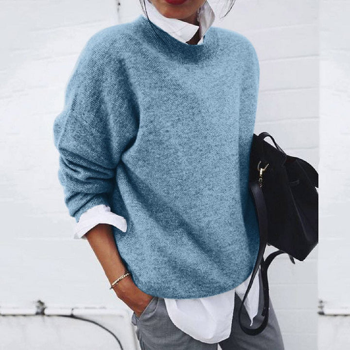 Col rond élégant du pull femme, tricot confortable et chic. Chandail parfait pour la mode hivernale. Vêtement haut essentiel.
