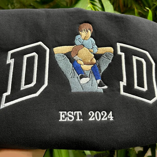 Cadeau Fête des Pères : Sweatshirt homme brodé personnalisé pour papa, une preuve d'amour durable.