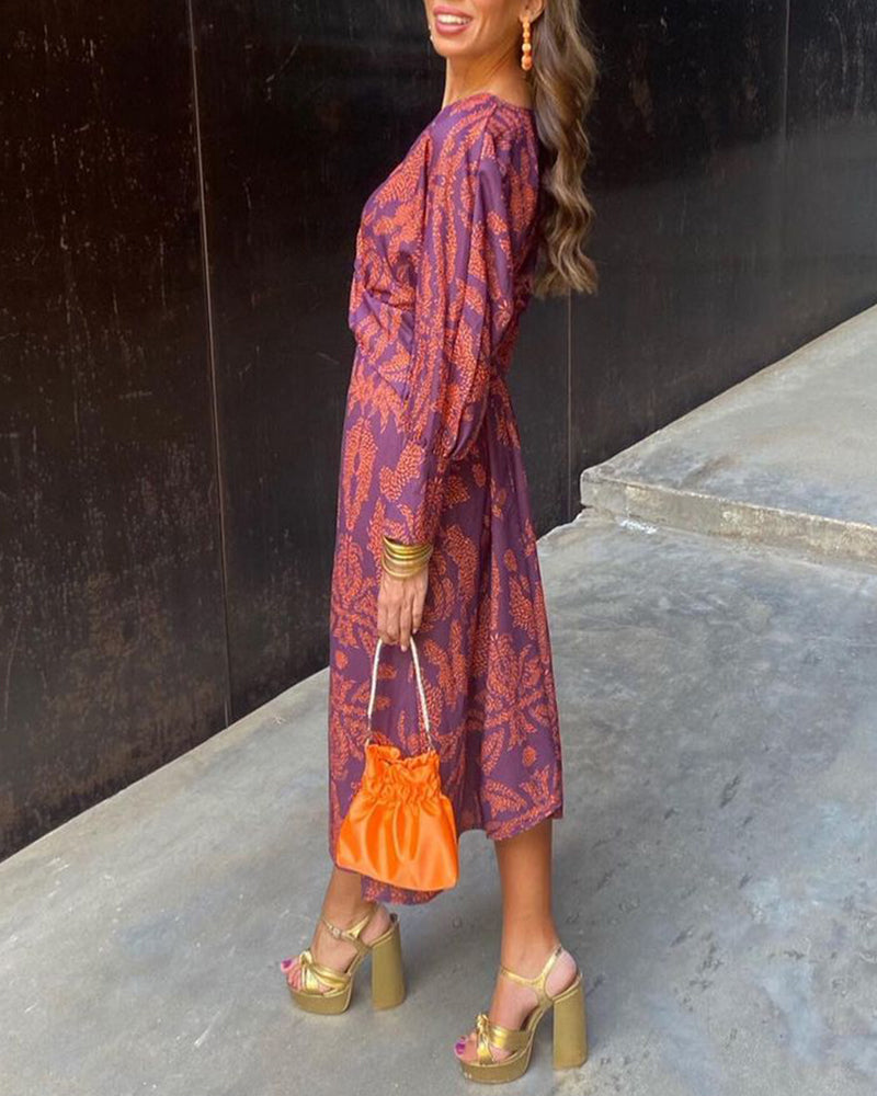 Robe longue chic femme, col V, manches longues, imprimé créatif. Tenue de soirée élégante et fluide.