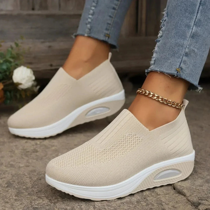 Élégantes baskets orthopédiques pour femmes, alliant style, confort et soutien idéal.