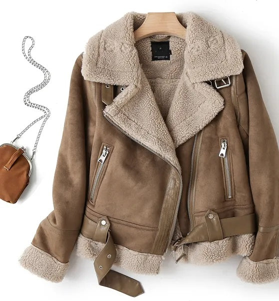 Veste bomber femme chaude et confortable pour l'hiver, idéale pour un look casual stylé.