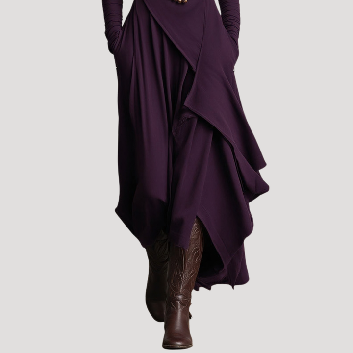 Robe longue marron fluide femme, manches longues. Col drapé élégant, confortable pour une mode chic féminine.