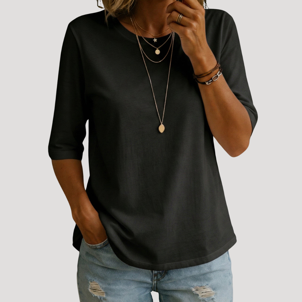 T-shirt femme élégant à manches 3/4 et col rond, parfait pour un look décontracté ou polyvalent.