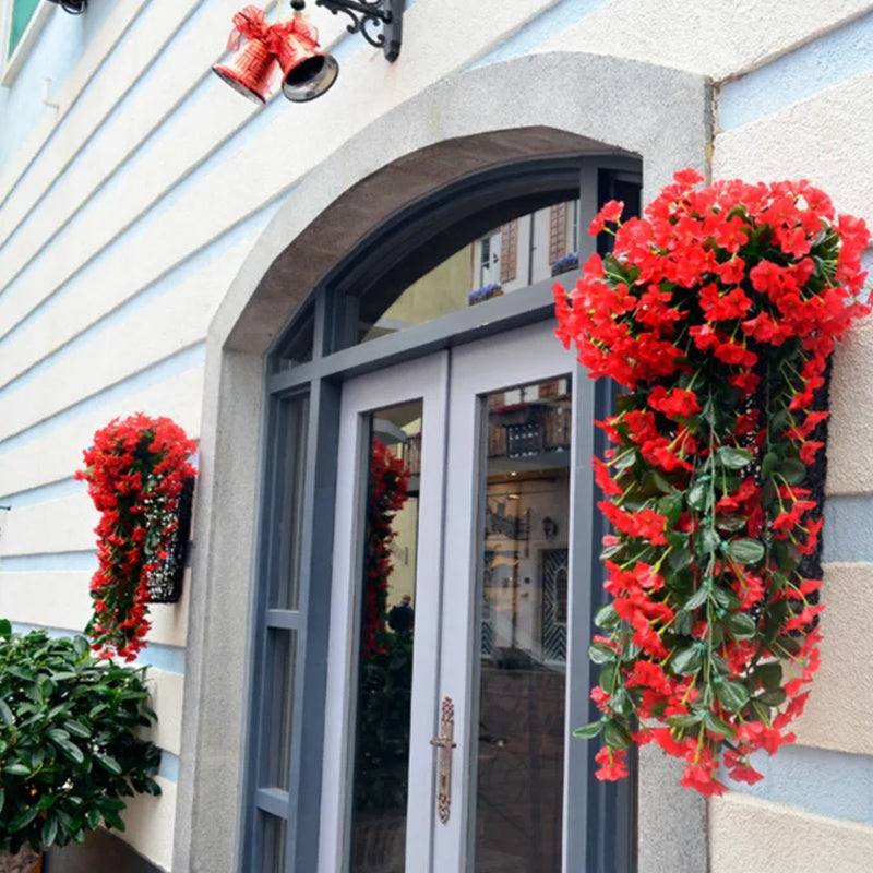Décoration maison suspendue avec des fleurs artificielles, élégance sans effort.