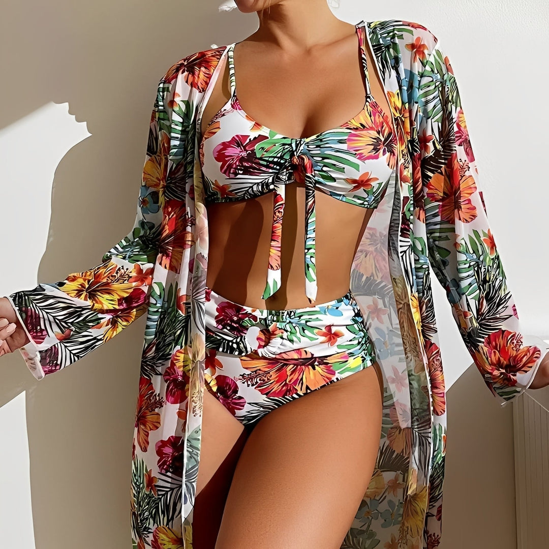 Ensemble maillot de bain femme élégant avec paréo. Idéal pour plage, piscine et vacances d'été chic.