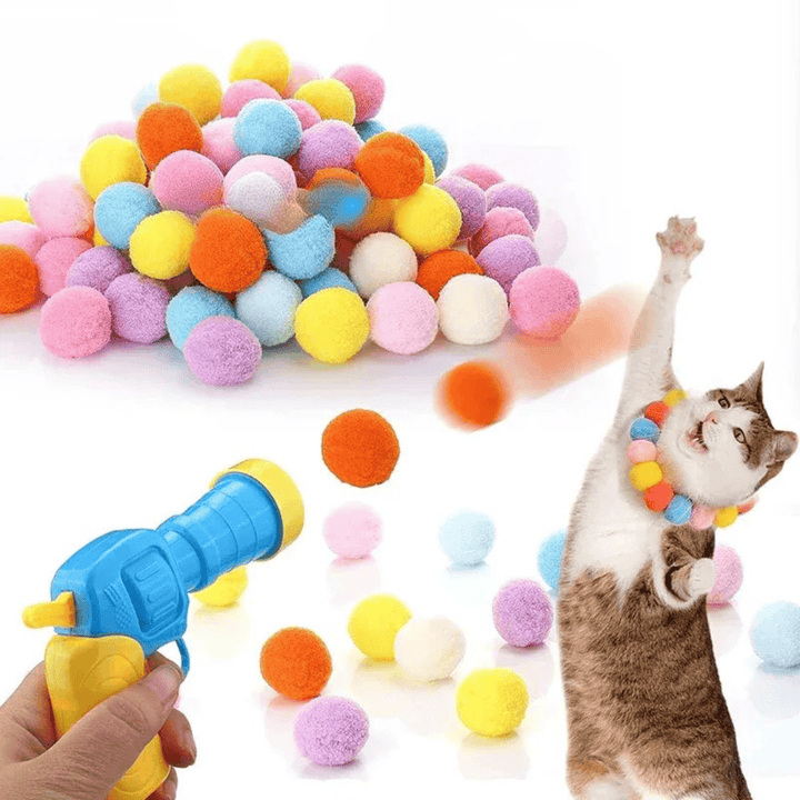 Balle pompon douce et colorée pour chat, offrant un jeu interactif stimulant et amusant.