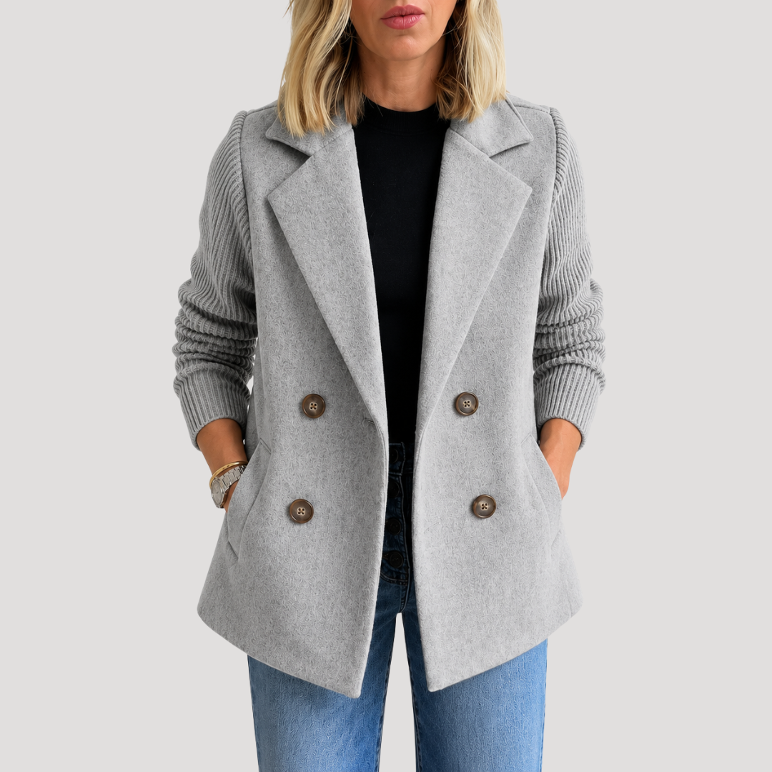 Blazer femme chic à double boutonnage, coupe croisée. Apporte une touche d'élégance à votre style féminin.