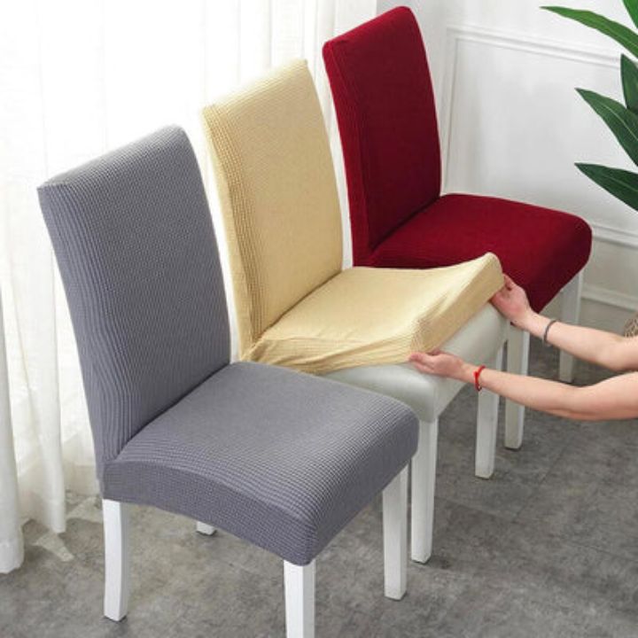 Housse de chaise élastique imperméable en polyester stretch. Protection et style moderne pour salle à manger.
