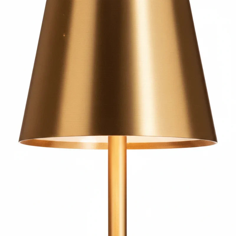 Élégante lampe de table LED sans fil or, variateur de lumière pour ambiance intérieure/extérieure.