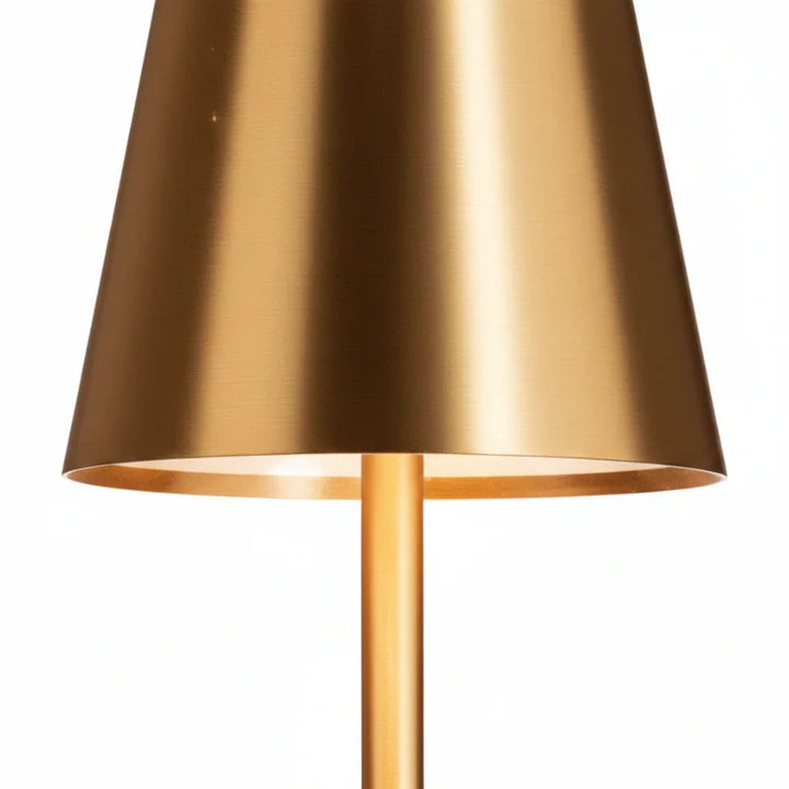 Élégante lampe de table LED sans fil or, variateur de lumière pour ambiance intérieure/extérieure.