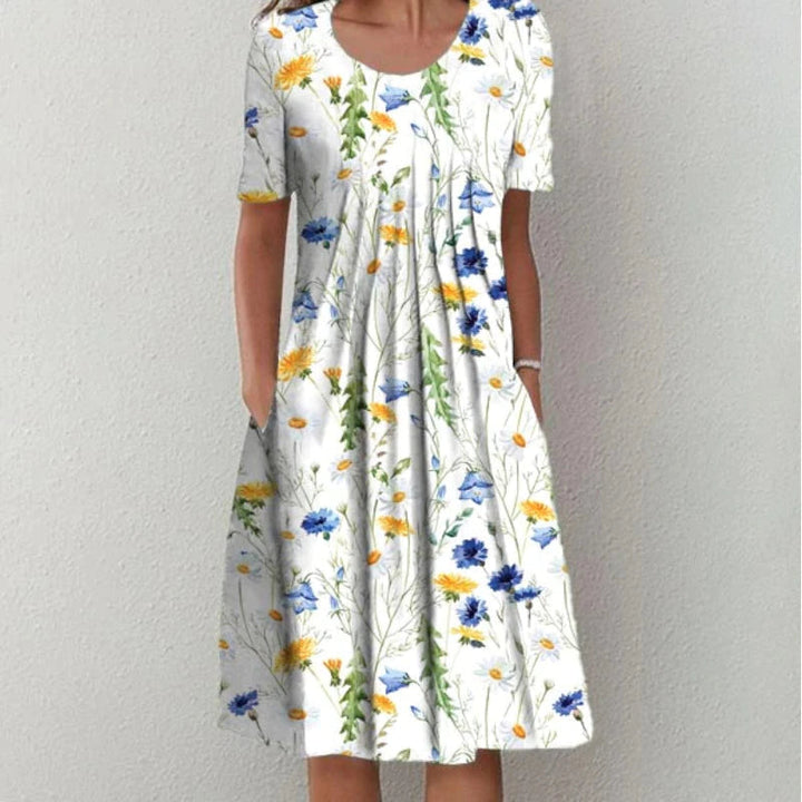 Robe florale d'été confortable pour femme. Style chic et décontracté, parfait pour les journées ensoleillées.