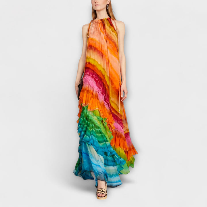 Robe femme longue chic et fluide à volants, idéale pour un événement spécial ou une soirée élégante.