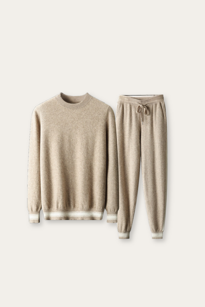 Ensemble femme Alessio marron clair en cachemire et laine mérinos douce. Tenue décontractée, luxe et confort.